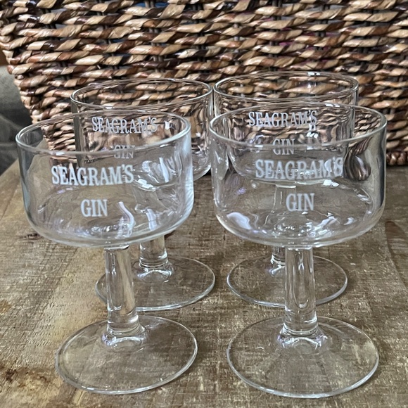 Set of 4 Clear Seagrams Gin Stemmed Glasses with White Print - Picture 9 of 11